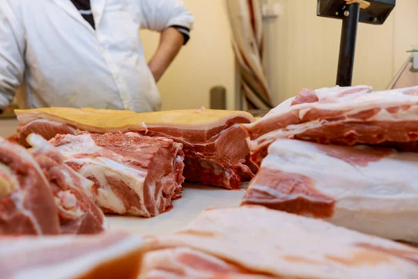 Fresh Chopped Pieces Meat Male Hands Cutting Meat Pork Table — Stock Photo, Image