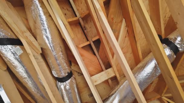 Travi in legno soffitto incorniciato edificio residenziale casa costruzione interno — Video Stock