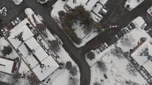 Μια όμορφη χειμωνιάτικη μέρα, μια θέα του πανοράματος που γίνεται με το drone, μια θέα των σπιτιών — Αρχείο Βίντεο