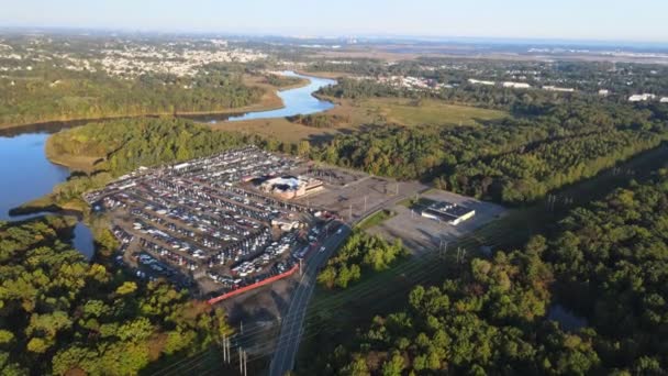 Terminal de coches aparcado un aparcamiento en el lote de subastas de coches usados — Vídeo de stock