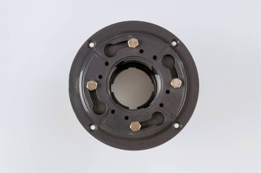 Çağdaş tarzda paslanmaz çelik bir banyonun tesisatında yer boşaltımı.