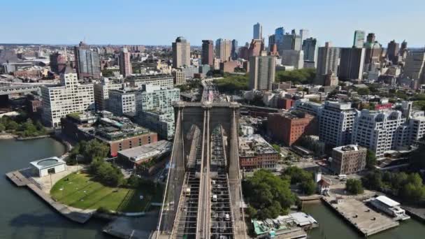 Feche a ponte Brooklyn em Manhattan Nova York EUA durante a hora de verão — Vídeo de Stock