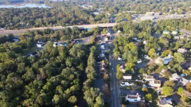 Yükseklerden panoramik manzara NJ US kuş uçuşu evlerinin küçük bir kasabası