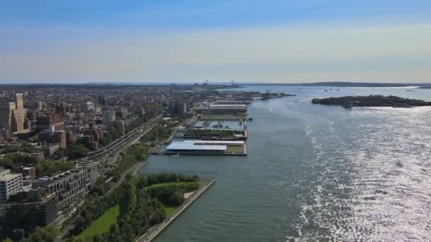 Autumn landscape aerial view of Manhattan skyline with lower Manhattan on large docked ship on the Red Hook Container Terminal Brooklyn, New York USA — Stock Video
