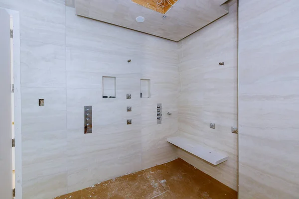 Przebudowa Wanny Trakcie Budowy Nowa Łazienka Instalacja Rur Hydraulicznych Prysznic — Zdjęcie stockowe
