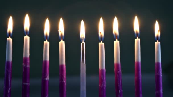 Minorca ebraica di Hanukkah con candele accese è il simbolo tradizionale per vacanza ebrea — Video Stock