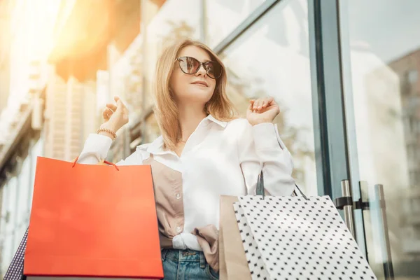 Selektiver Fokus Der Attraktiven Dame Halten Viele Taschen Shopper Frau — Stockfoto