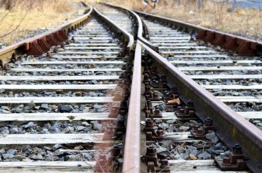 Kalaslar ve yataklı raylar