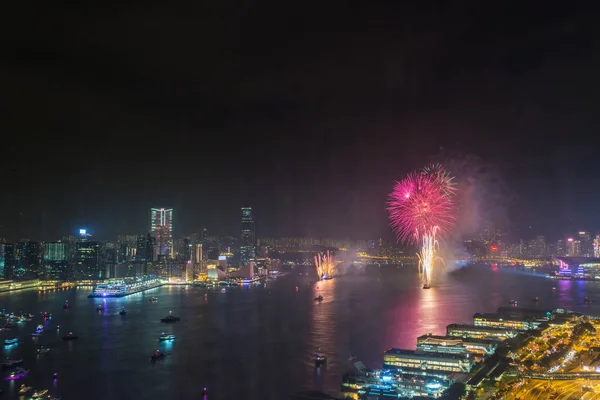 2019年1月1日香港维多利亚港新年烟花在香港 2019年1月1日 这是庆祝蛇年的节日 0分钟 — 图库照片