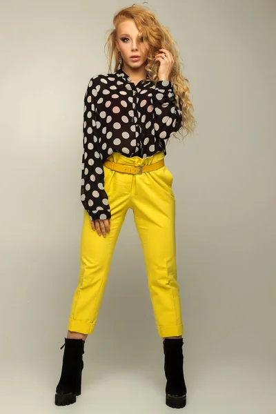 Full Height Beautiful Blonde Professional Make Yellow Pants Beret Posing — Stock Photo, Image