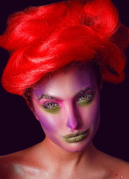 Primo Piano Ritratto Creativo Una Ragazza Con Trucco Luminoso Capelli — Foto Stock