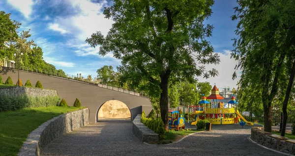 Panoramik Odessa, Ukrayna Istanbul Park güneşli bahar sabahı