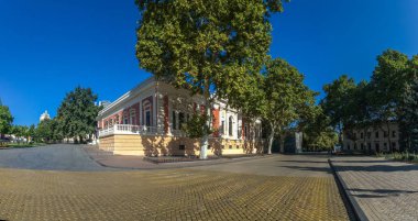 Odessa, Ukrayna - 09.03.2018. İngiliz kulübü ve Deniz Kuvvetleri Müzesi bir güneşli yaz günde. Ukrayna Odessa şehirde turistik