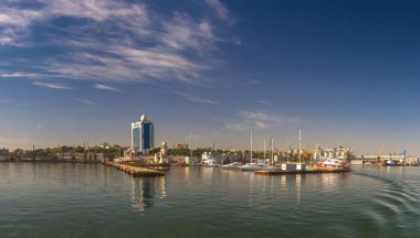 Odessa, Ukrayna - 08.28.2018. Odessa Coast city, Ukrayna. Panoramik deniz güneşli yaz gün.
