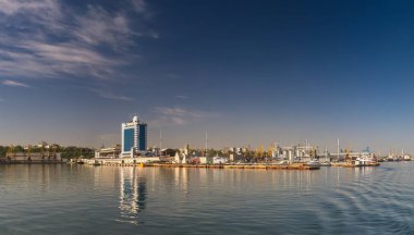 Odessa, Ukrayna - 08.28.2018. Odessa Coast city, Ukrayna. Panoramik deniz güneşli yaz gün.