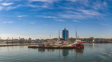 Odessa, Ukrayna - 08.28.2018. Odessa Coast city, Ukrayna. Panoramik deniz güneşli yaz gün.
