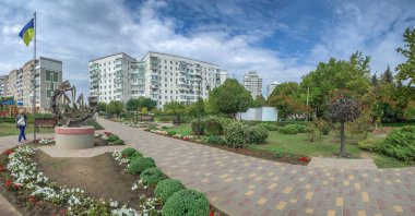 Yuzhne, Ukrayna - 09.03.2018. Yujni, Odessa il Ukrayna'nın Karadeniz kıyısında liman şehri içinde sahte Heykel Bahçe.