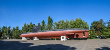 Odessa, Ukrayna - 09.18.2018. Odessa kahramanca savunmak için bir güneşli yaz günü Memorial. Kıyı topçu No 411