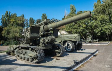 Odessa, Ukrayna - 09.18.2018. Odessa kahramanca savunmak için bir güneşli yaz günü Memorial. Kıyı topçu No 411