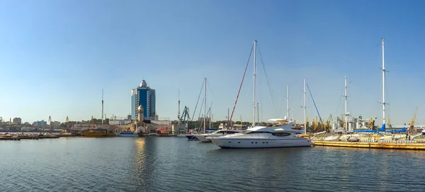 Odessa Ucrânia 2018 Vista Panorâmica Estacionamento Iate Porto Odessa Ucrânia — Fotografia de Stock