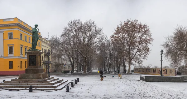 敖德萨 乌克兰 2018 乌克兰敖德萨普里莫尔斯基大道上的一个寒冷的冬天早晨 全景视图 — 图库照片