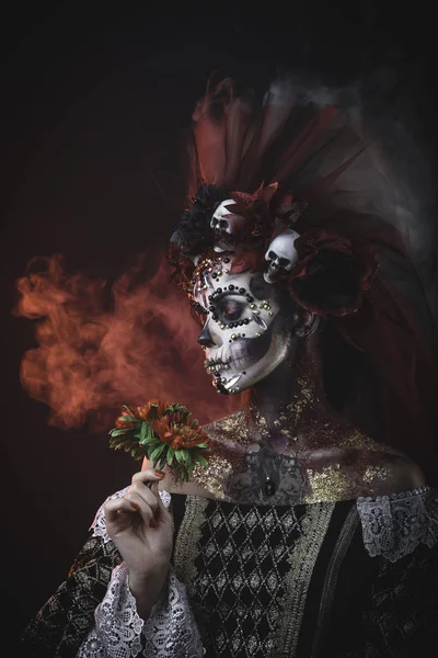 Santa Muerte Joven Con Maquillaje Artístico Halloween Con Sculls Pelo — Foto de Stock