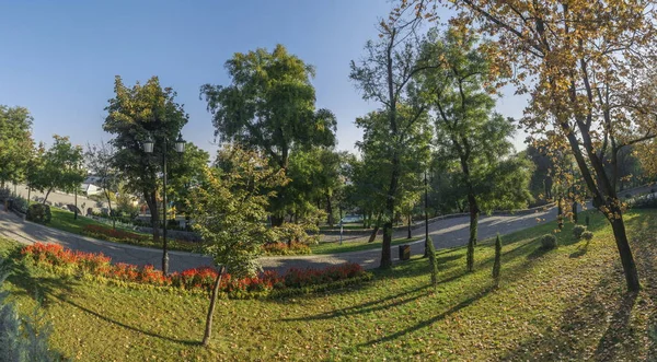 Panoramiczny Widok Parku Stambuł Odessie Ukraina Słoneczny Jesienny Poranek — Zdjęcie stockowe