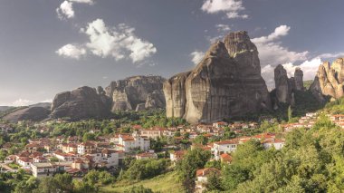 Meteora dağlarının Kastraki köyü, Yunanistan