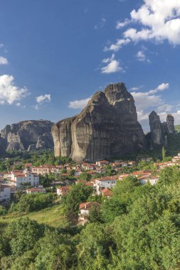Meteora dağlarının Kastraki köyü, Yunanistan