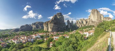 Meteora dağlarının Kastraki köyü, Yunanistan