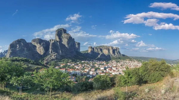 Kalambaka kasabası ve Meteora dağları, Yunanistan