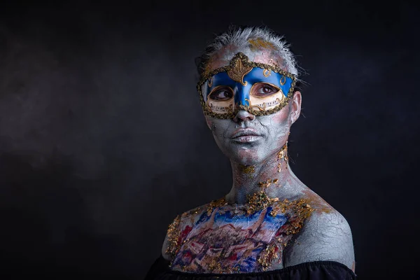 Maquillaje de podio creativo en estilo dama veneciana — Foto de Stock