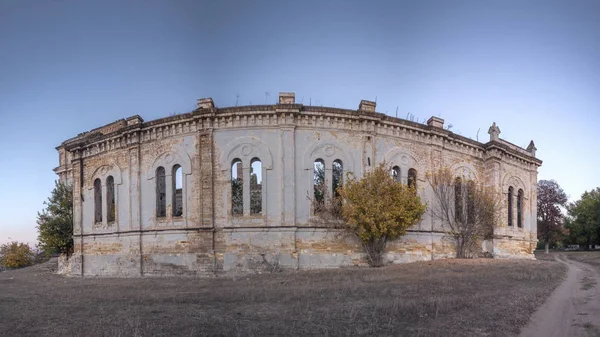 Iglesia abandonada en Limanskoye, Ucrania —  Fotos de Stock