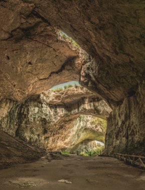 Bulgaristan devetashka Mağarası