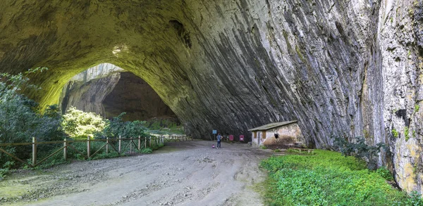 Devetashka cave in Bulgaria — Stock Photo, Image