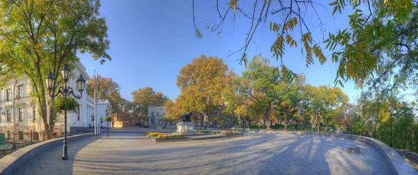 Primorsky Boulevard in Odessa at fall — Stock Photo, Image