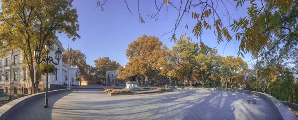 Early autumn at Odessa seaside Boulevard in Ukraine — Stock Photo, Image
