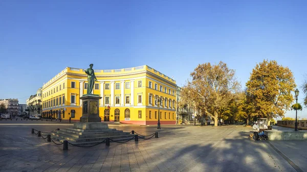 Frühherbst am Odessa-Strandboulevard in der Ukraine — Stockfoto