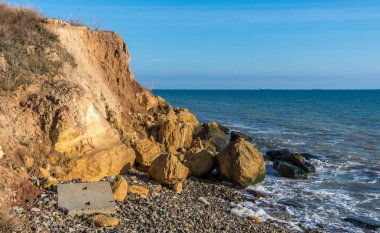 Karadeniz'in kenarında kaya