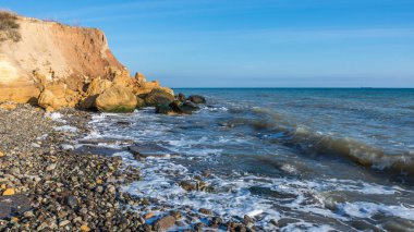 Karadeniz'in kenarında kaya
