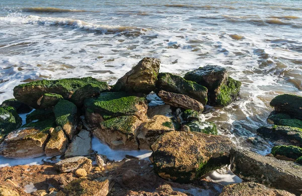 Piedras en el borde del mar — Foto de Stock