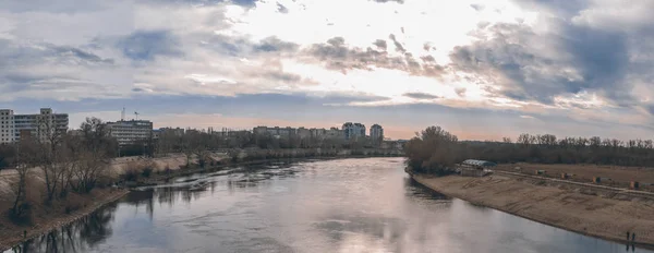 Річка Дністер у Тирасполі, Придністров'я — стокове фото
