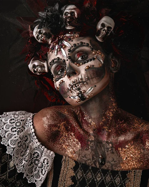 Halloween menina em um traje de morte — Fotografia de Stock