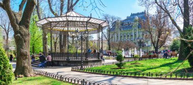 İlkbaharda Odessa Şehir Bahçesi