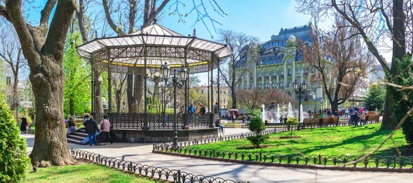 İlkbaharda Odessa Şehir Bahçesi