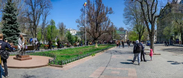 Jardín de la ciudad de Odessa en primavera —  Fotos de Stock