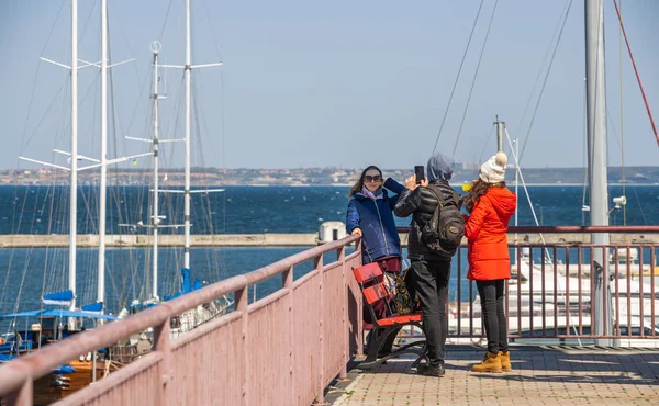 Odessa limanında Turistler
