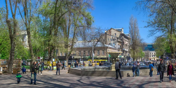 Fuente en la Plaza de la Catedral en Odessa — Foto de Stock