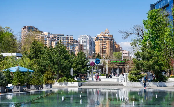 Callejón en el balneario de Arcadia en Odessa, Ucrania — Foto de Stock