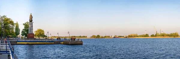 Vue sur le fleuve Dniepr à Kherson, Ukraine — Photo